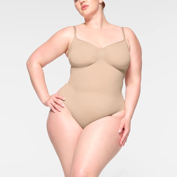 SKIMS | Seamless Sculpting Shape Wear Thong Bodysuit - Picture 3 of 11